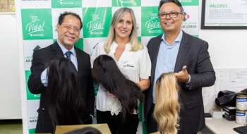 Goiás Social doa mais de 200 perucas para mulheres em tratamento de câncer